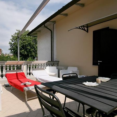 Bonnes Vacances A Pietrasanta Esterno foto